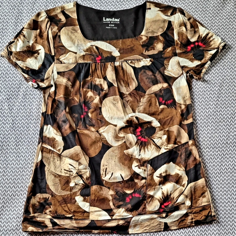 Landau scrun top